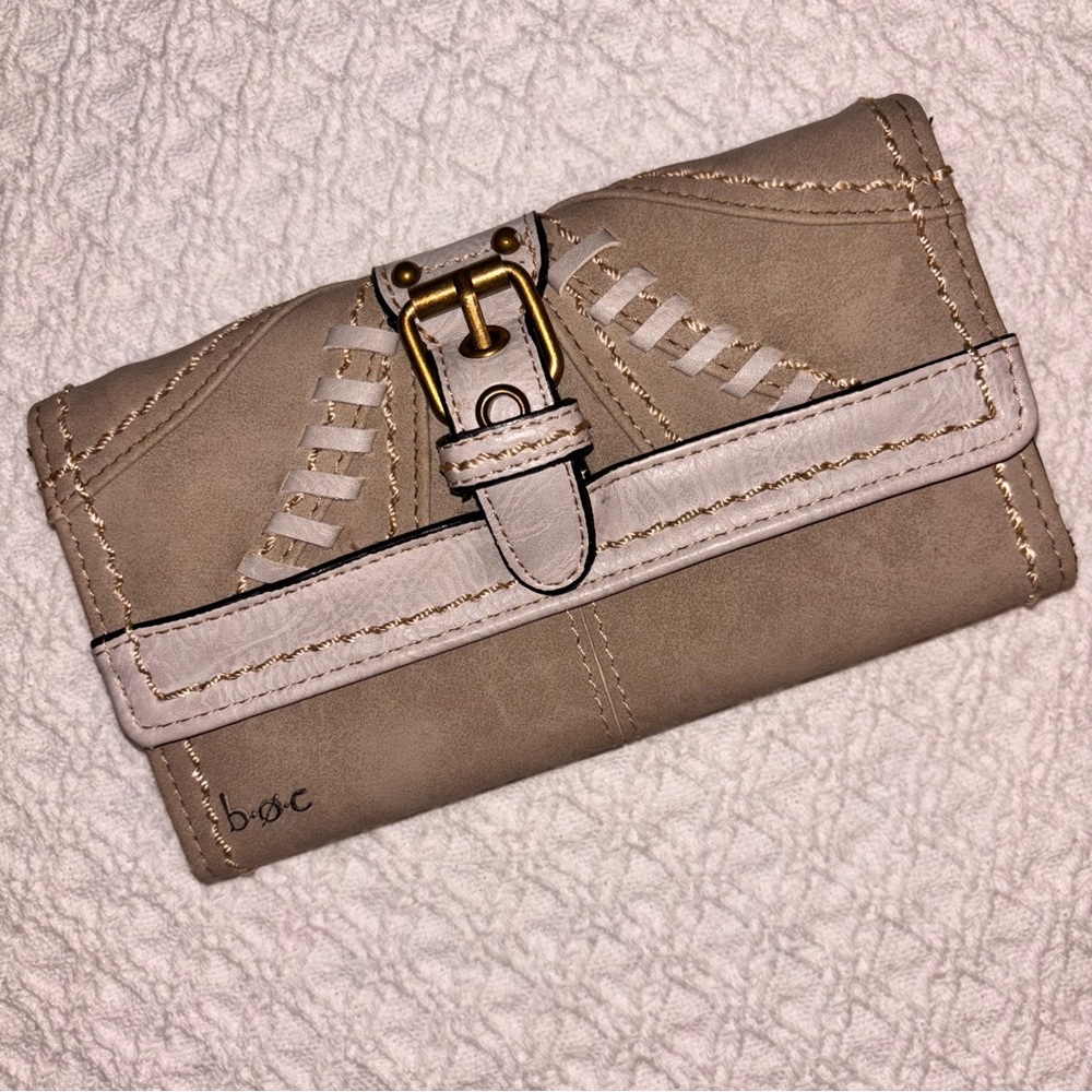 b.o.c. Born tan neutral snap closure wallet
Perfect every day essential quality